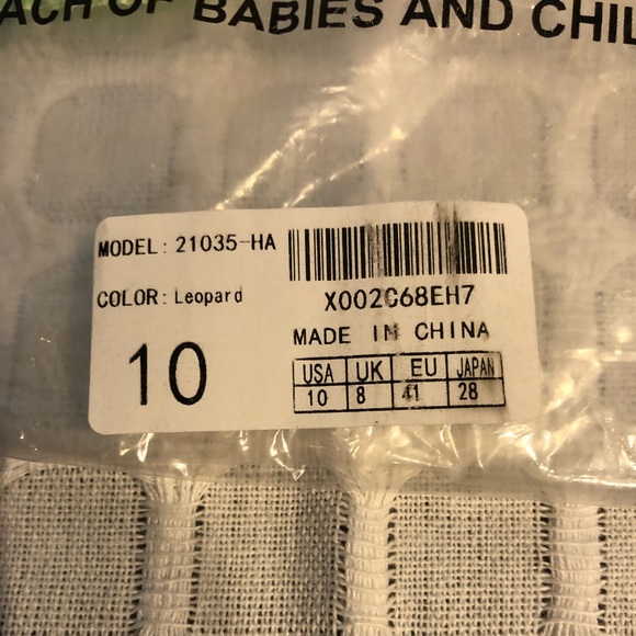 Women’s slip on canvas shoes, size 10, however, fit is more like size 9 - Picture 9 of 9